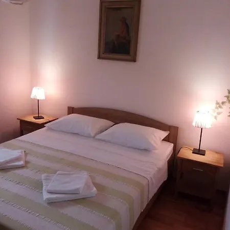 Apartment Mikola With Sea View