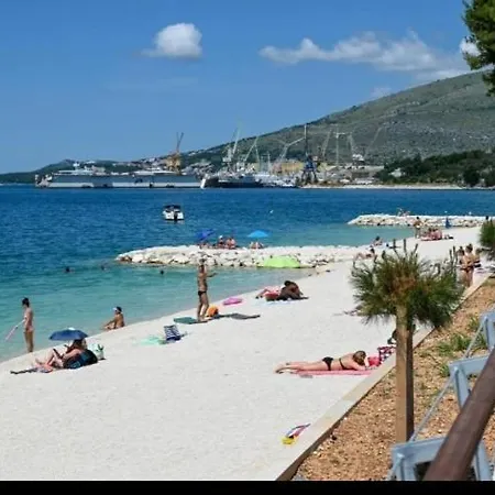 Mikola With Sea View Apartment *