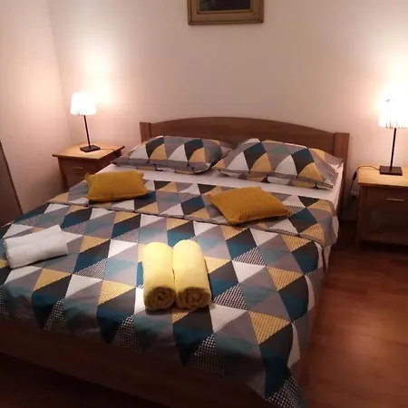 Mikola With Sea View Apartman *