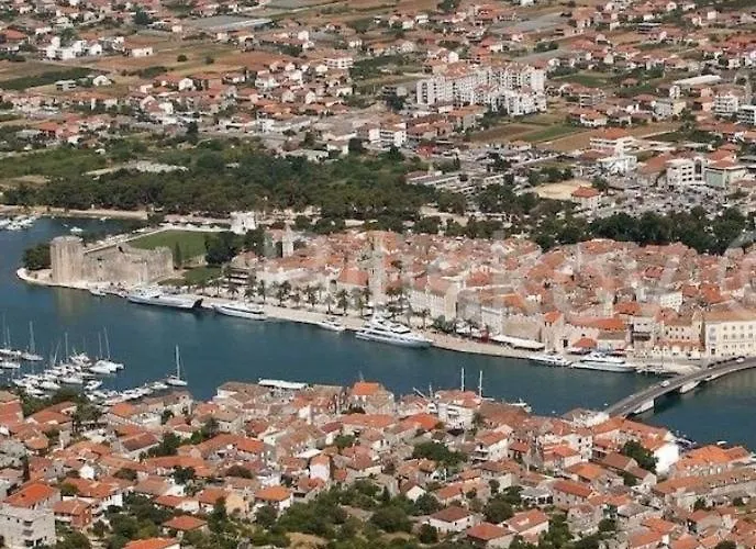 Апартаменты Mikola With Sea View Трогир